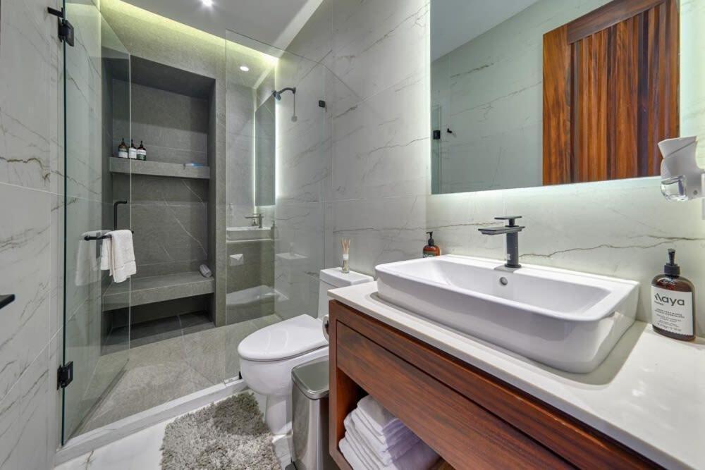 Amazing 2br With Private Balcony - Rooftop Pool Apartment